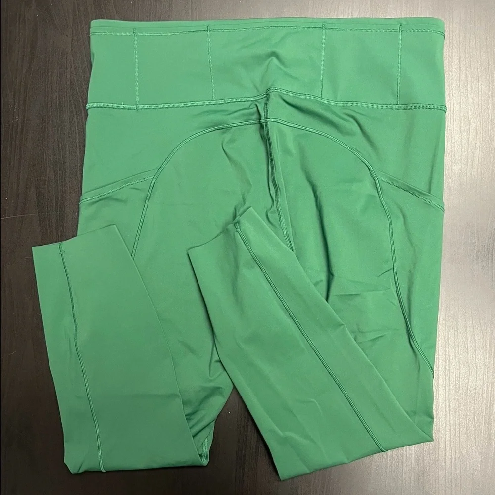 Lululemon Fast and Free High-Rise Tight 25" - Sz 16 - Picture 4 of 5